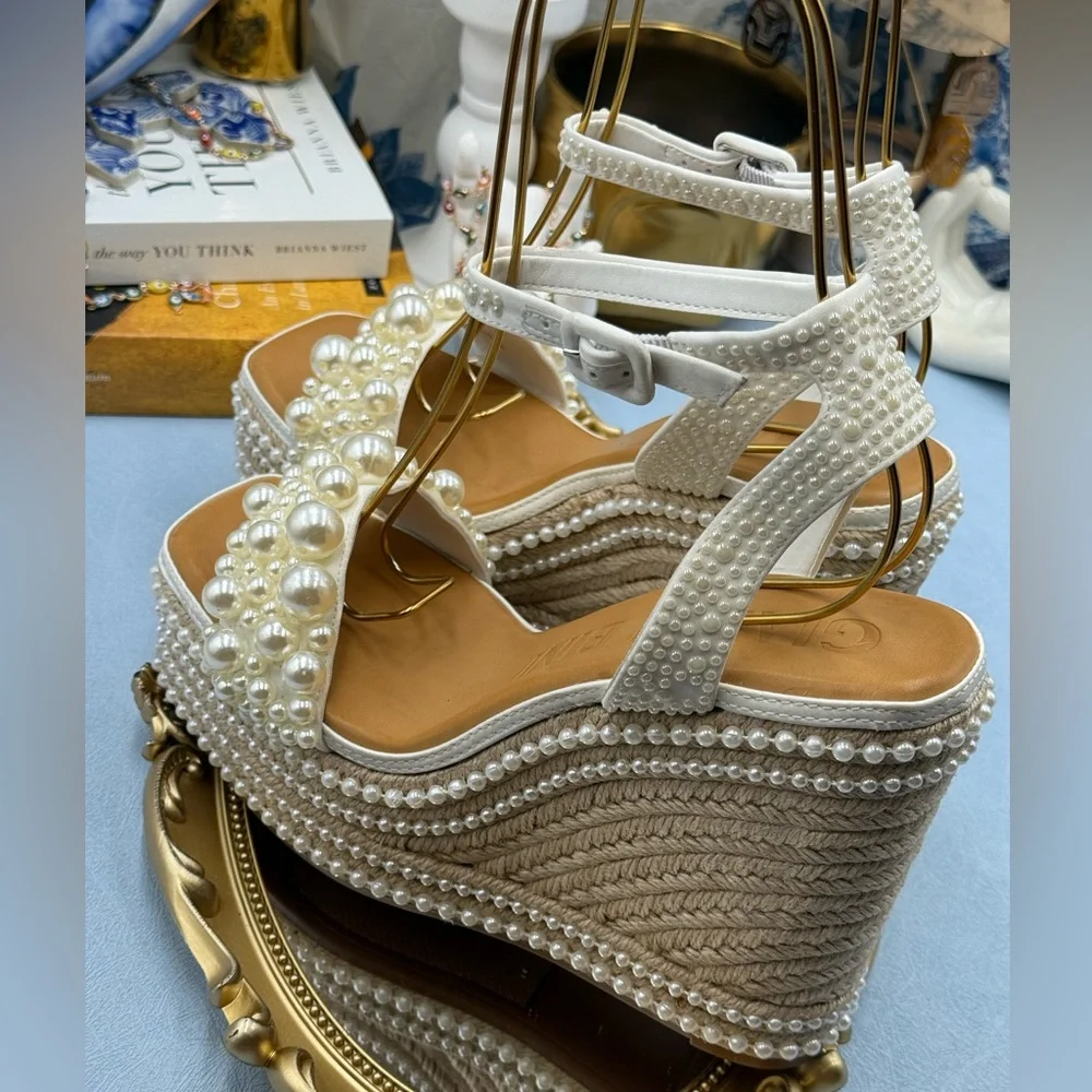 🆕 GIANNI BINI 🧿 NWOB Savanna Pearl Ornamented Platform Wedge Sandals, Sz 8.5